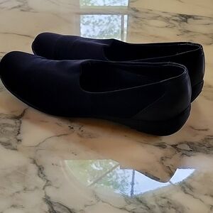 MUNRO Traveler Black Stretch Fabric 10.5 Super Slim